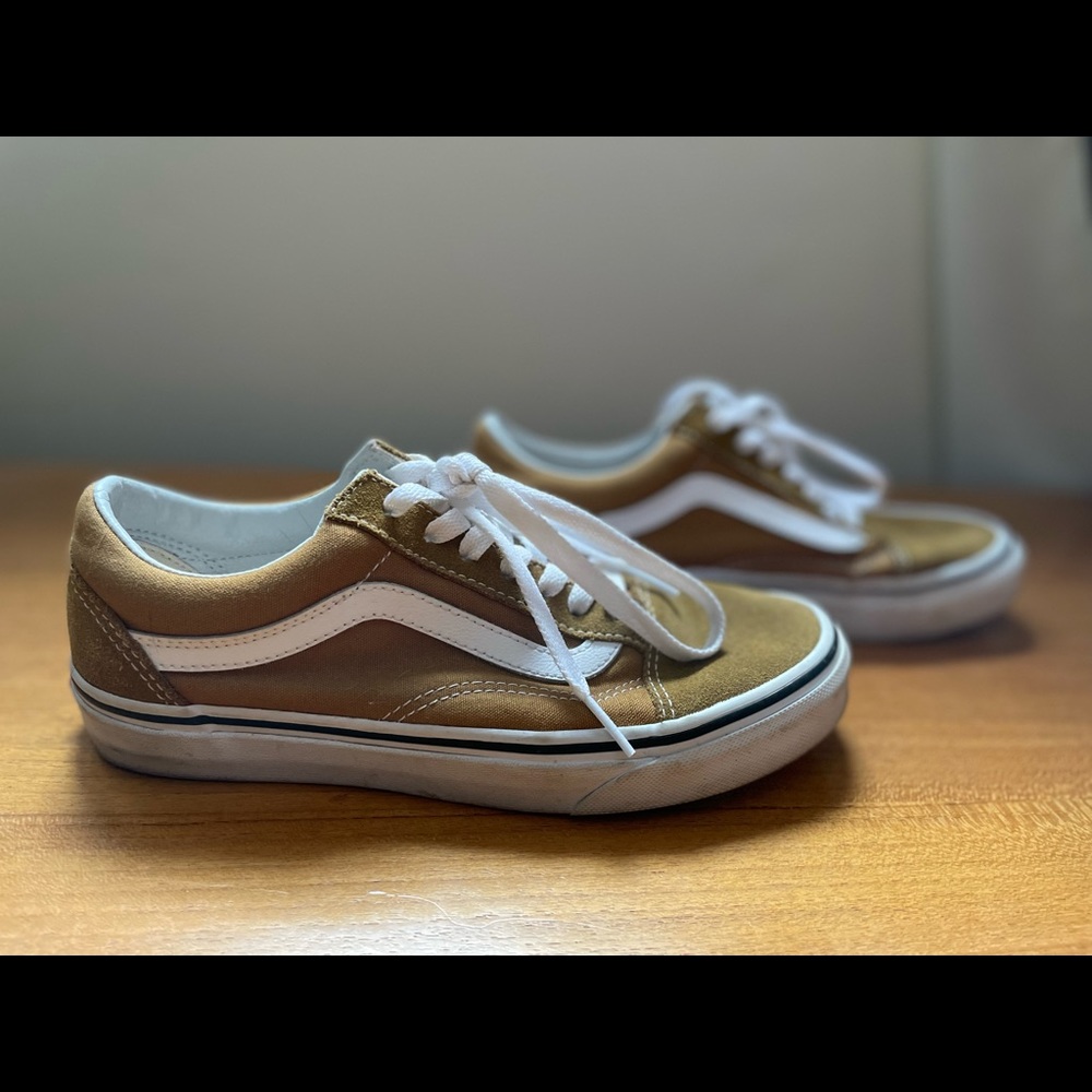Mustard/brown Vans